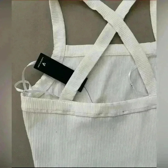 NWT Lulus Ribbed cross back bodysuit in cream size L - Picture 5 of 6